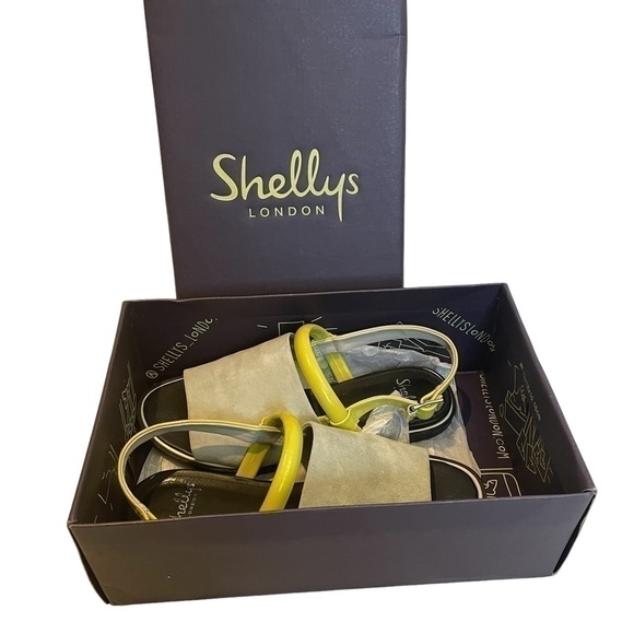 Grey Suede and Lime Trim Sandel💛🤍 - Picture 8 of 10